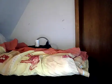 Cambitchboy live cam on StripChat