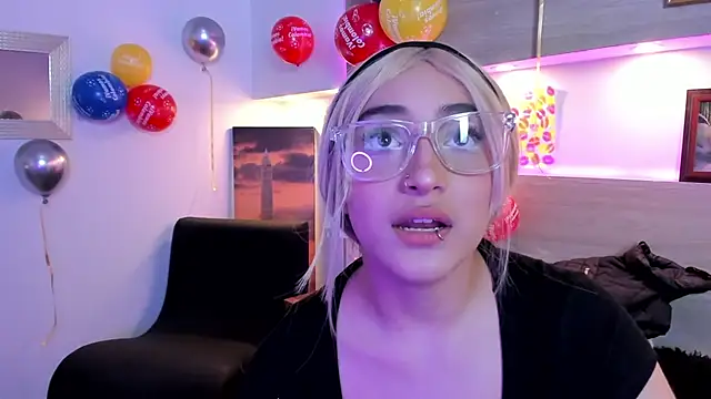 Nina-Mars live cam on StripChat