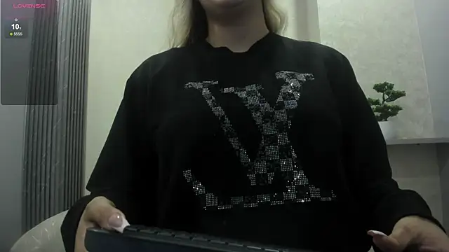 Emmaa_white_ webcam