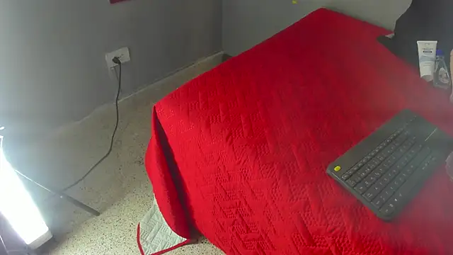Golden_kiss23 webcam