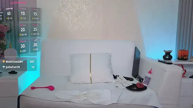 EMILY_ROUSSE71 live cam on StripChat