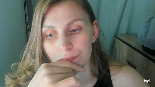 JuliaMuuun live cam on StripChat