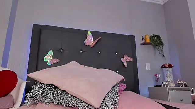 emma_lye live cam on StripChat