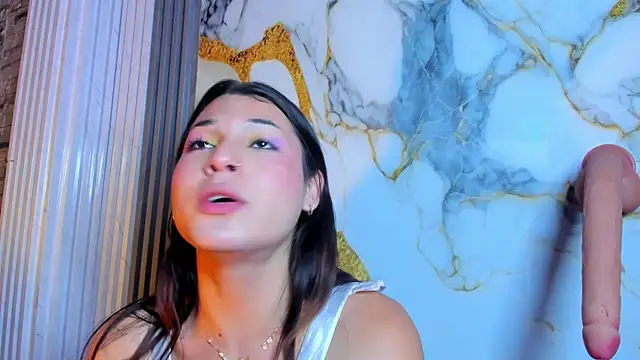 mlucreciasucker303av webcam