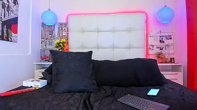 SharonTygaX live cam on StripChat