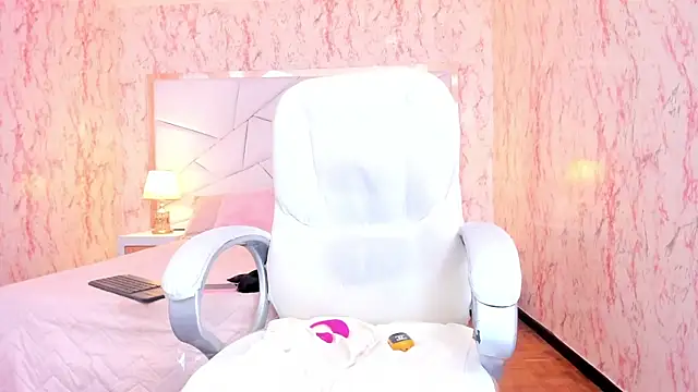 Emily_Whinfre webcam