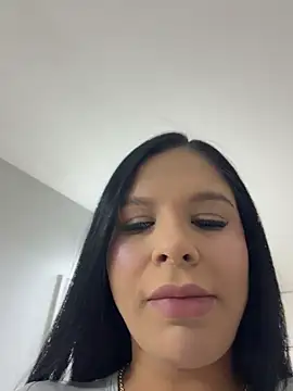 Elara_Luxe webcam