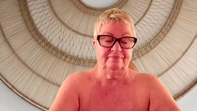 Mystery-Grandmother webcam