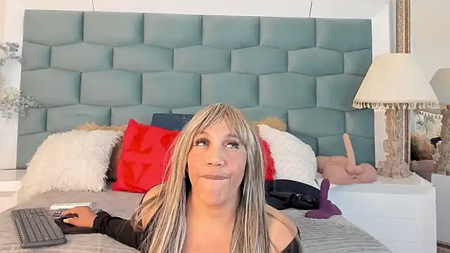 MiaMancini webcam