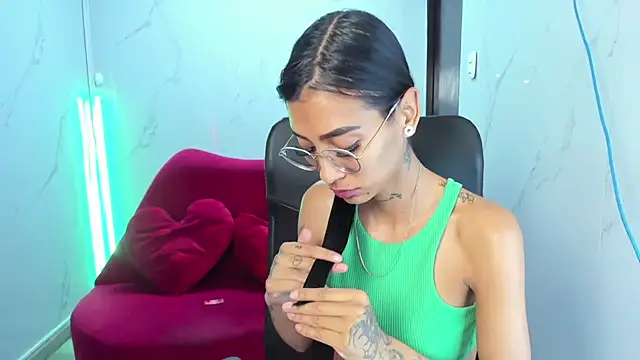 KarlaSlutSkinny__ webcam
