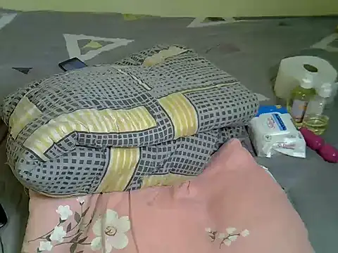 Pearl_petite webcam