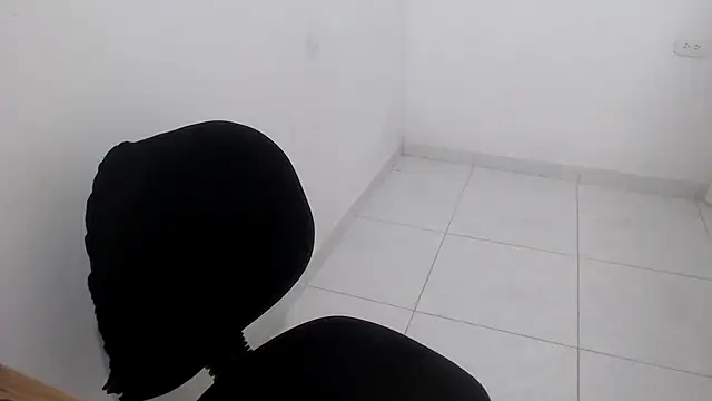 estefania224 live cam on StripChat