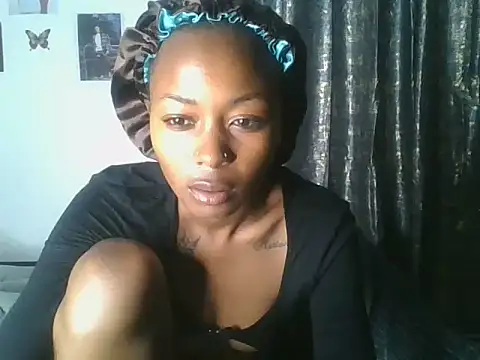 Prettyquueen live cam on StripChat