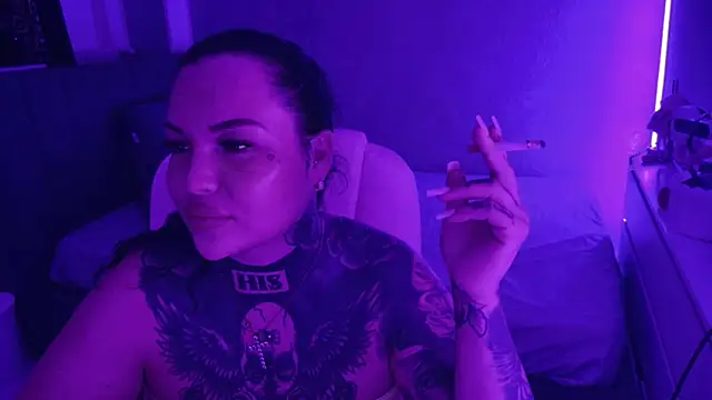 _MelinaCurves_ webcam