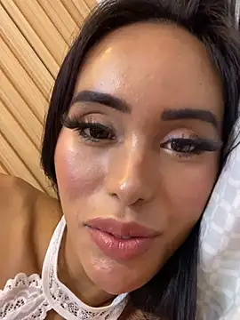 HeavenlyStarlight live cam on StripChat