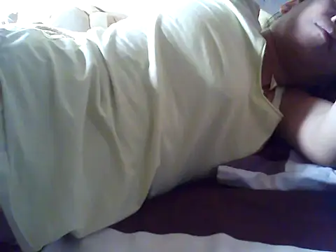 hairypussyyummy live cam on StripChat