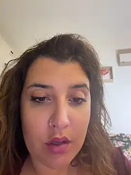 Novababy18 live cam on StripChat