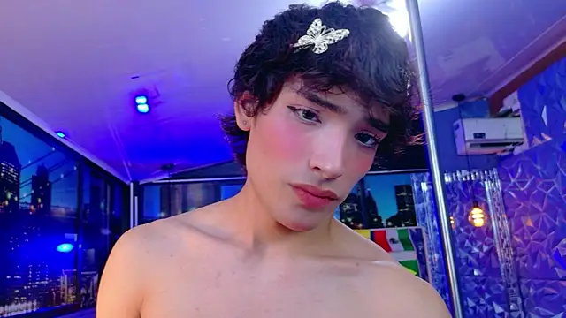 AlecciaNova live cam on StripChat