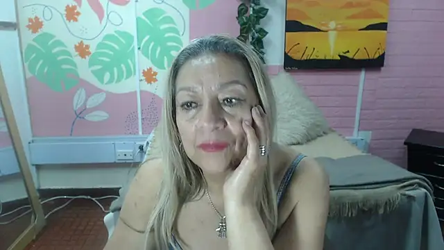 ZAMANTHA live cam on StripChat