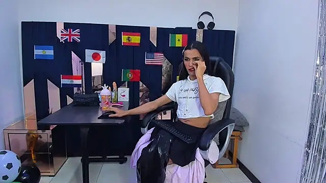 Aisha_hotts777 webcam