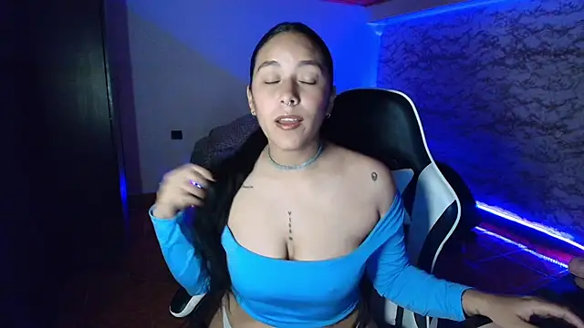 Camila_IRoose live cam on StripChat