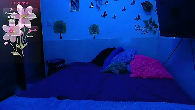 emily_cooper_t live cam on StripChat