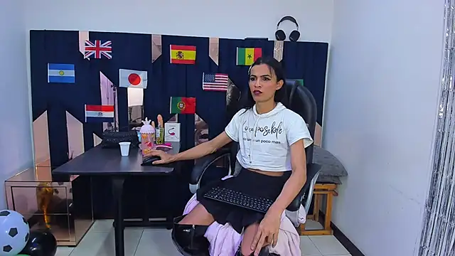 Aisha_hotts777 webcam