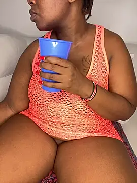 BIGMAMA011 webcam