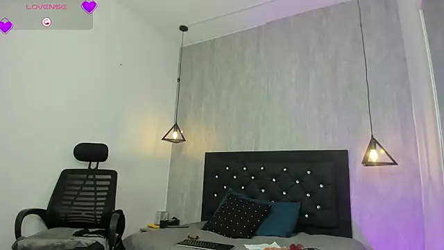 curly_babe webcam