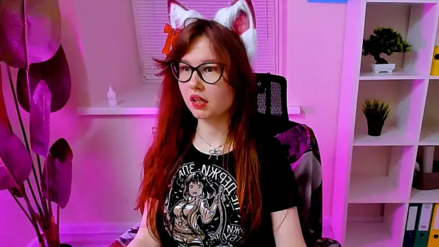 CarolGiggly live cam on StripChat
