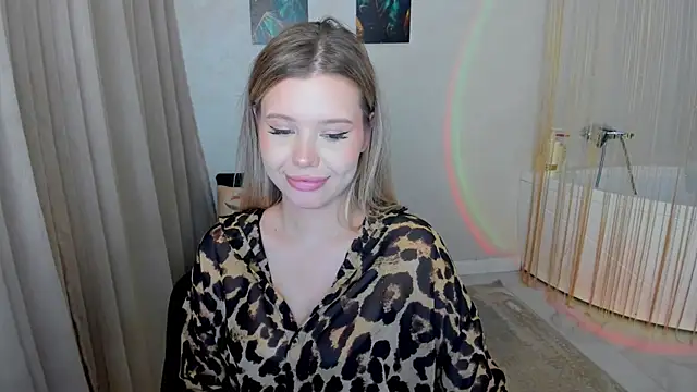 FollowLovee live cam on StripChat
