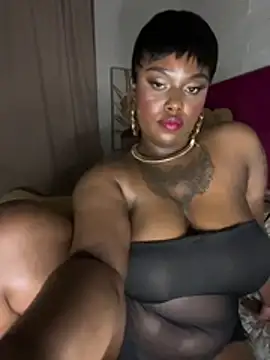 QUEEN_NOBUHLE_FEMDOM_777 webcam