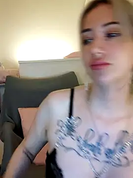 Gina-Lumara webcam