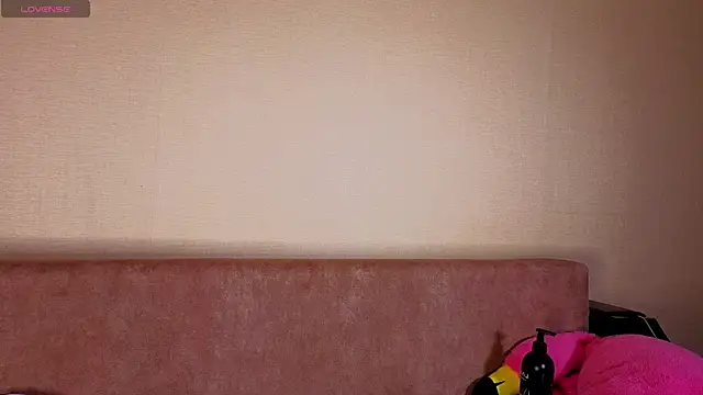 Crayzy_Luv webcam