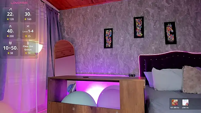 Lauren_smiles webcam