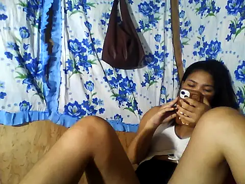 PinaySkinnyJust18 webcam