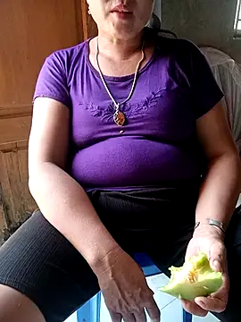 NyloveSquirt webcam