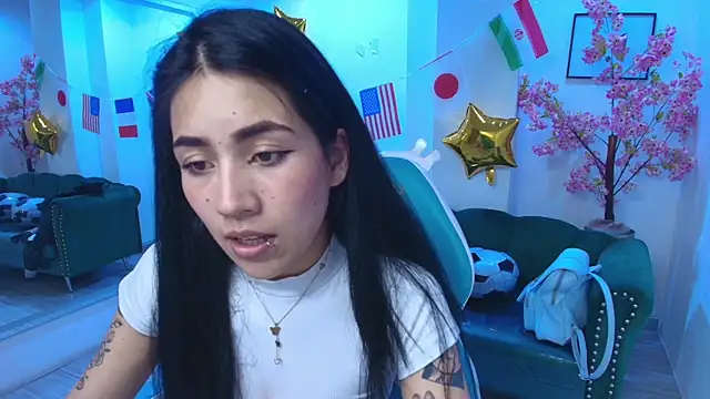 Rainy_doll live cam on StripChat