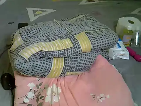 Pearl_petite webcam