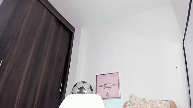 miaapril live cam on StripChat