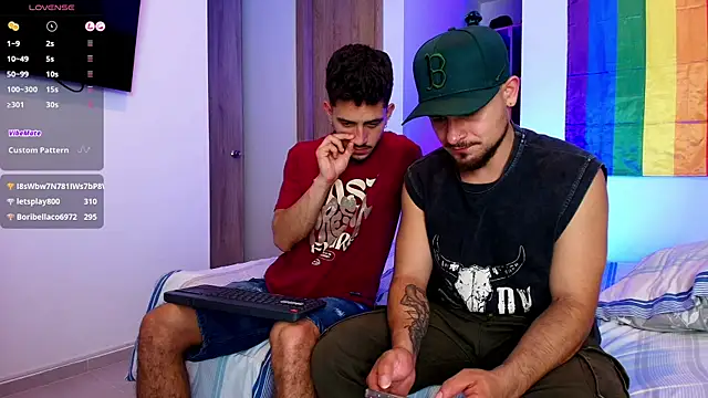 Two_sinzXX live cam on StripChat
