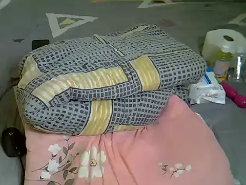 Pearl_petite webcam