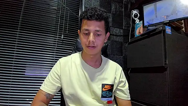 boy_bigcock24cm - Boy_bigcock24cm's free webcam - UK Sex Cams