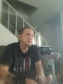 yourMasterisBored live cam on StripChat