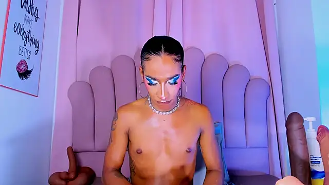 NicoleMadrird live cam on StripChat