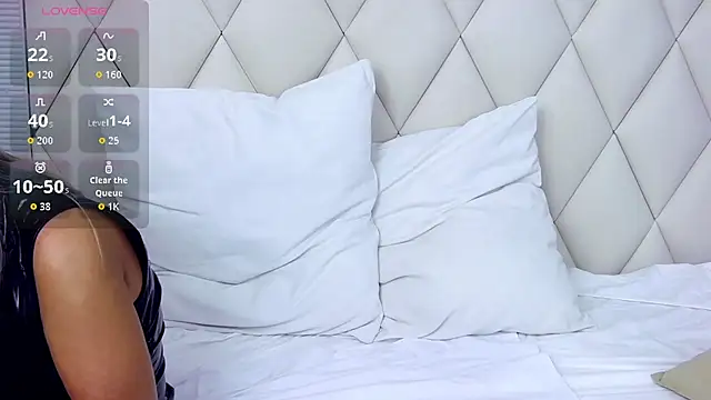 GinaBear live cam on StripChat