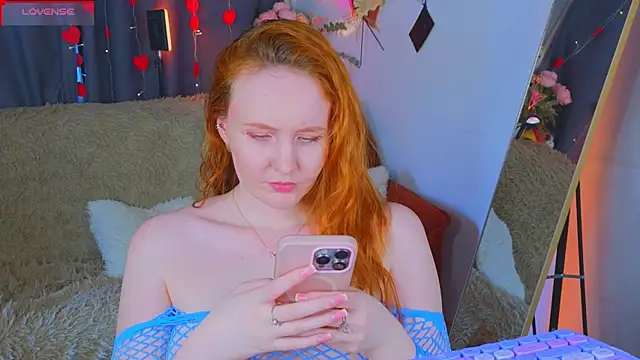 JoyceJones live cam on StripChat