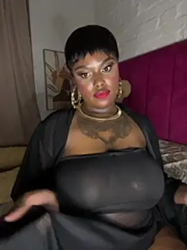 QUEEN_NOBUHLE_FEMDOM_777 live cam on StripChat