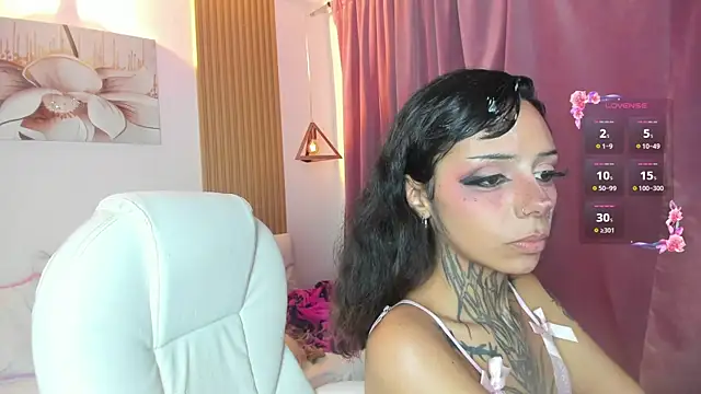 KoraRousee live cam on StripChat