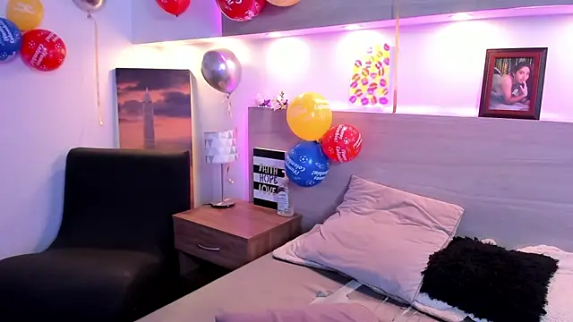 Nina-Mars live cam on StripChat